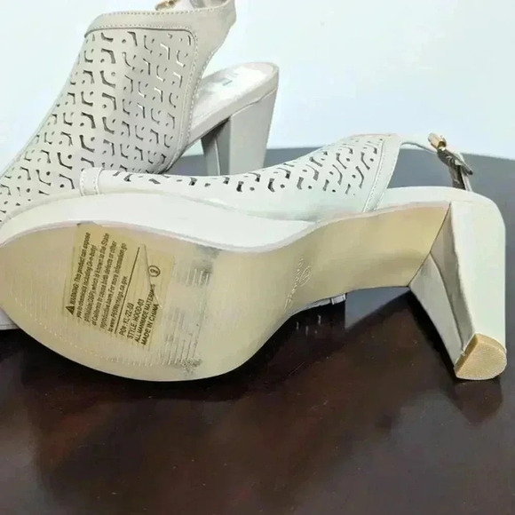 Forever Womens Tan Open Toe Ankle Buckle Heels Size 9 - Picture 6 of 7